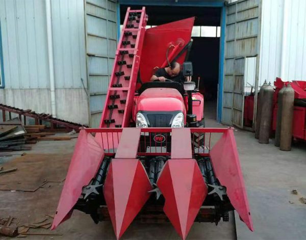 Corn harvester and picker - Image 3